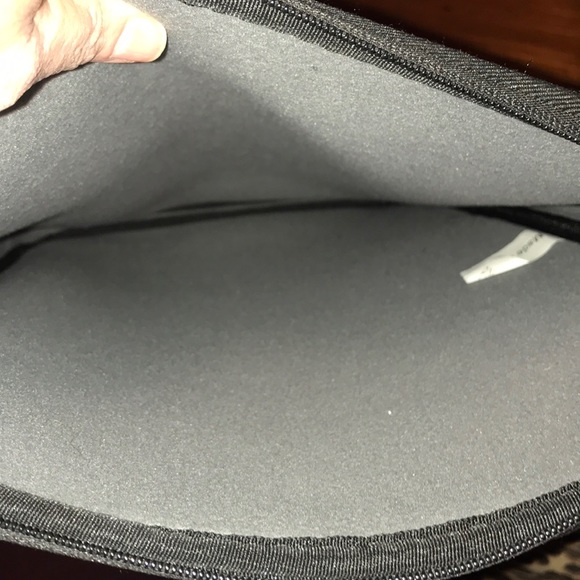 Carrying Case Sleeve Blk Padded Neoprene for MAC - Picture 2 of 9